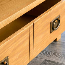 Load image into Gallery viewer, Surrey Oak 90cm TV Stand