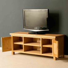 Load image into Gallery viewer, London Oak 120cm TV Stand