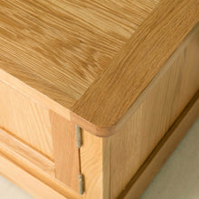 Load image into Gallery viewer, Hampshire Oak 120cm TV Stand