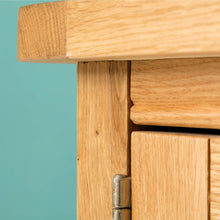 Load image into Gallery viewer, Hampshire Oak 120cm TV Stand