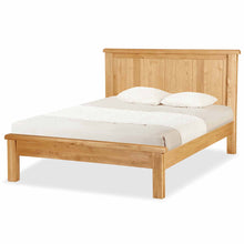 Load image into Gallery viewer, Zelah Oak 4'6 Panelled Bed
