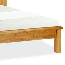 Load image into Gallery viewer, Zelah Oak 4'6 Panelled Bed
