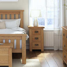 Load image into Gallery viewer, Zelah Oak 5' Slatted Bed
