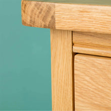 Load image into Gallery viewer, Hampshire Oak Lamp Table
