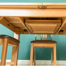 Load image into Gallery viewer, Hampshire Oak Small Extending Table
